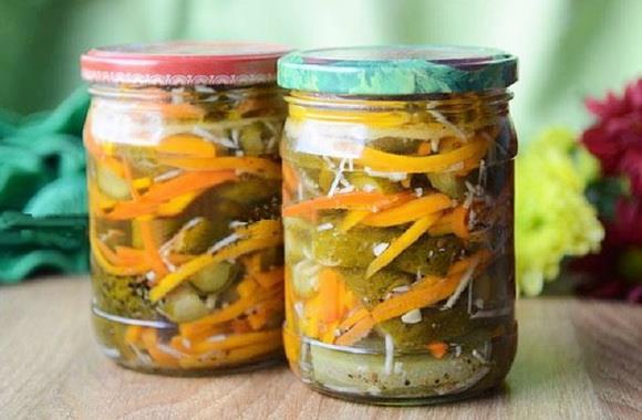 Корисні властивості салату з огірків з томатною пастою: